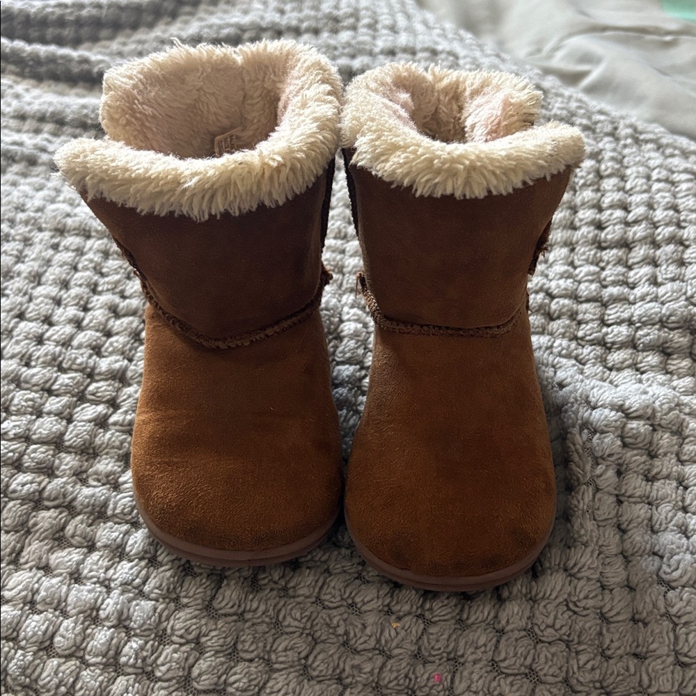 Brown Suede Boots with Cream Fur Lining